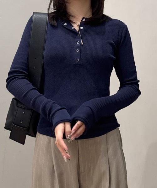 STYLEMIXER（スタイルミキサー）の「【ベストセラー】ヘンリーネックシアーニット（ニット/セーター・レディース・ベージュ/ネイビー/ホワイト/ピンク・FREE）」の3枚目の写真