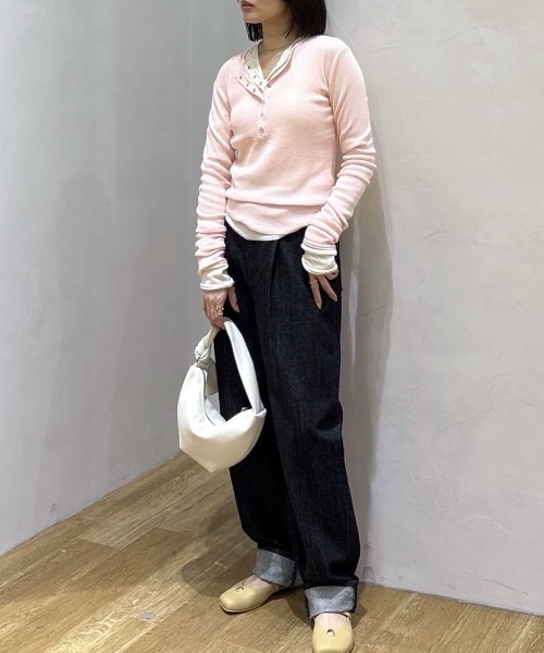 STYLEMIXER（スタイルミキサー）の「【ベストセラー】ヘンリーネックシアーニット（ニット/セーター・レディース・ベージュ/ネイビー/ホワイト/ピンク・FREE）」の4枚目の写真