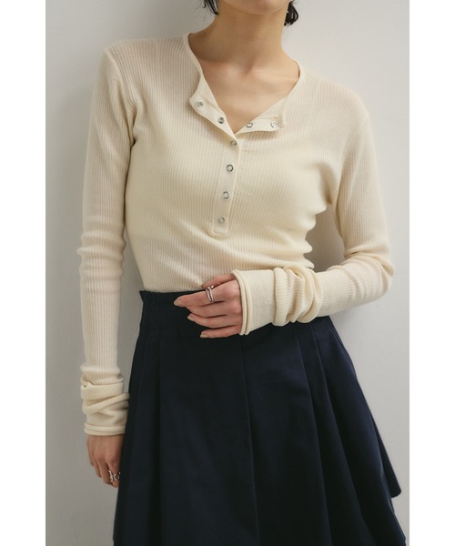 STYLEMIXER（スタイルミキサー）の「【ベストセラー】ヘンリーネックシアーニット（ニット/セーター・レディース・ベージュ/ネイビー/ホワイト/ピンク・FREE）」の9枚目の写真