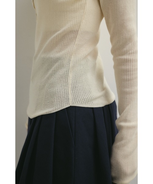 STYLEMIXER（スタイルミキサー）の「【ベストセラー】ヘンリーネックシアーニット（ニット/セーター・レディース・ベージュ/ネイビー/ホワイト/ピンク・FREE）」の14枚目の写真