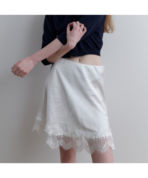 LOVE ME MONSTER(ラブミーモンスター)の「Vintage Lace Satin Midi Skirt_White (L251MSK020)(スカート・レディース・その他・M/S)」の4枚目の写真