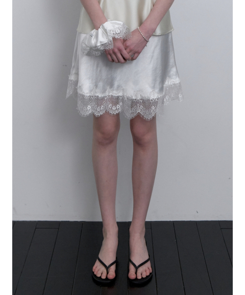 LOVE ME MONSTER(ラブミーモンスター)の「Vintage Lace Satin Midi Skirt_White (L251MSK020)(スカート・レディース・その他・M/S)」の6枚目の写真