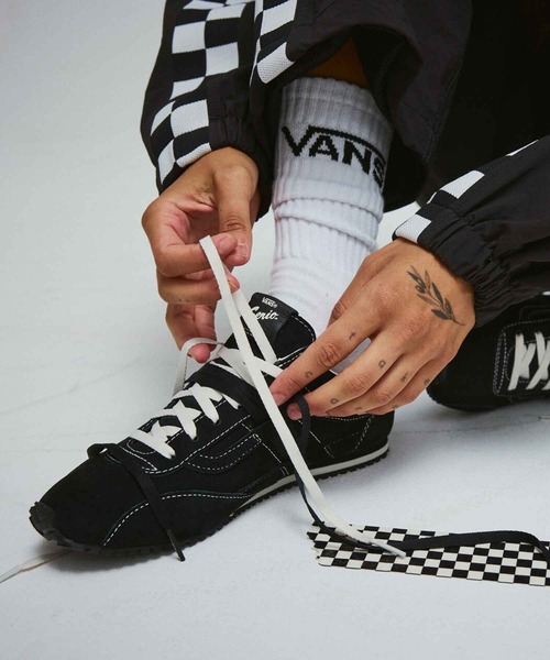 VANS（バンズ）の「PREMIUM スーパーロープロ トレーナー / LX SLP Trainer PIG SUEDE BLACK VN000Z9RCJK1（スニーカー・メンズ・ブラック・6/11.5/11/5.5/5/4.5/4/10.5/10/9.5/9/8.5/8/7.5/7/6.5）」の9枚目の写真