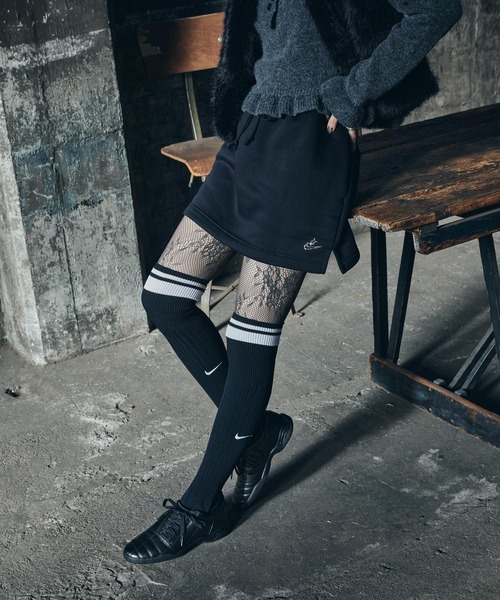 NIKE(ナイキ)の「ナイキ スポーツウェア フェニックス フリース ウィメンズ ハイウエスト スリム ミニ スカート / Nike Sportswear Phoenix Fleece Women's High-Waisted Slim Mini Skirt IQ1254-010 Black(スカート・レディース・ブラック・L/M/S/XS/XL)」の1枚目の写真