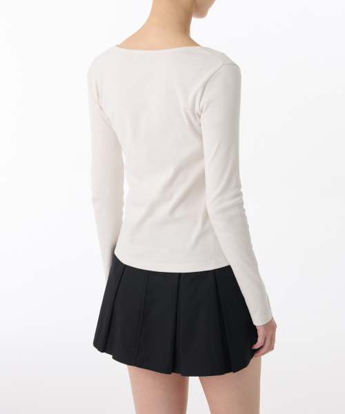 MUSINSA STANDARD WOMAN（ムシンサスタンダードウーマン）の「ウィメンズスリムスクエアネック長袖Tシャツ[クリーム]（Tシャツ/カットソー・レディース・その他・X-LARGE/X-SMALL/SMALL/MEDIUM/LARGE）」の2枚目の写真