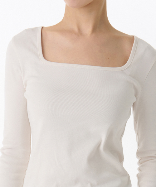 MUSINSA STANDARD WOMAN（ムシンサスタンダードウーマン）の「ウィメンズスリムスクエアネック長袖Tシャツ[クリーム]（Tシャツ/カットソー・レディース・その他・X-LARGE/X-SMALL/SMALL/MEDIUM/LARGE）」の3枚目の写真