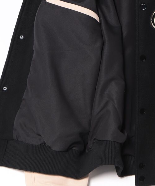 ALLSAINTS(オールセインツ)の「HOLLOWAY BOMBER JACKET | HOLLOWAY ボンバー ジャケット(スタジャン・メンズ・ブラック×ホワイト・XS/S/M/L/XL)」の3枚目の写真