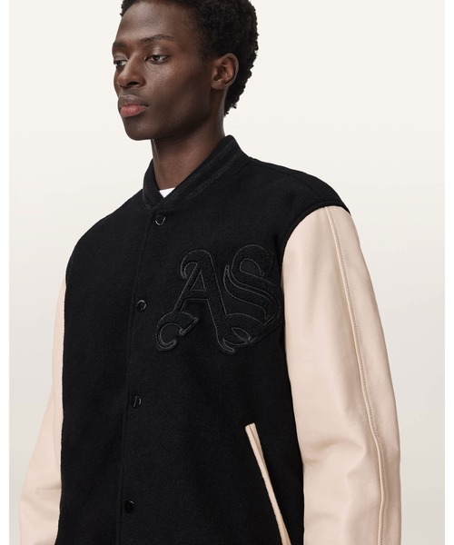 ALLSAINTS(オールセインツ)の「HOLLOWAY BOMBER JACKET | HOLLOWAY ボンバー ジャケット(スタジャン・メンズ・ブラック×ホワイト・XS/S/M/L/XL)」の5枚目の写真
