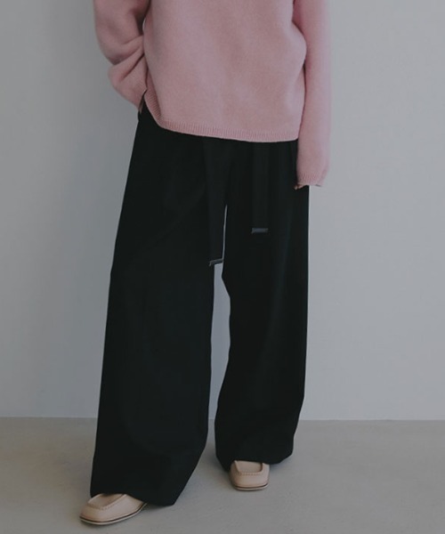 ETRE TOKYO(エトレトウキョウ)の「ベルテッドタックワイドパンツ(その他パンツ・レディース・オフホワイト/ブラック/グレイッシュベージュ・S/M)」の1枚目の写真