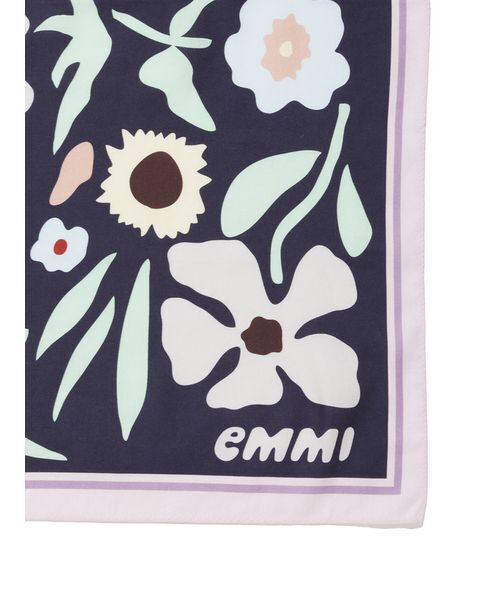 emmi(エミ)の「フラワープリントスカーフ(バンダナ/スカーフ・レディース・アイボリー/ネイビー・F)」の16枚目の写真