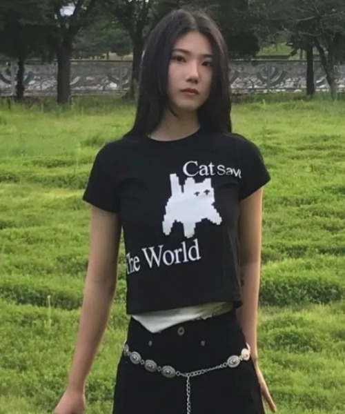 CATSAVETHEWORLD(キャットセーブザワールド)の「◇CATSAVETHEWORLD◇ブランド直輸入正規品/ピクセルアートクロップティー Pixel Crop T(Tシャツ/カットソー・レディース・ブラック/ホワイト・FREE)」の2枚目の写真