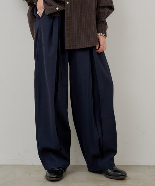 Kastane(カスタネ)の「【UNISEX/2サイズ展開】ボックスプリーツスラックス(その他パンツ・メンズ・ブラック/グレー/ネイビー・2/1)」の3枚目の写真
