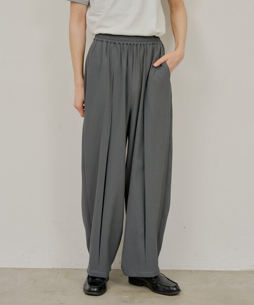 Kastane(カスタネ)の「【UNISEX/2サイズ展開】ボックスプリーツスラックス(その他パンツ・メンズ・ブラック/グレー/ネイビー・2/1)」の2枚目の写真