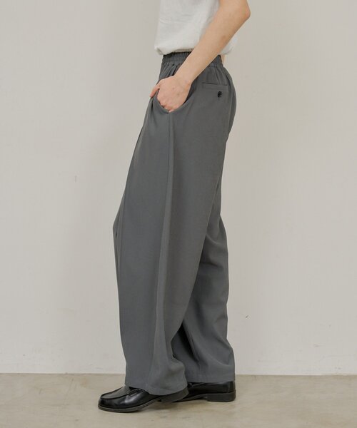 Kastane(カスタネ)の「【UNISEX/2サイズ展開】ボックスプリーツスラックス(その他パンツ・メンズ・ブラック/グレー/ネイビー・2/1)」の21枚目の写真