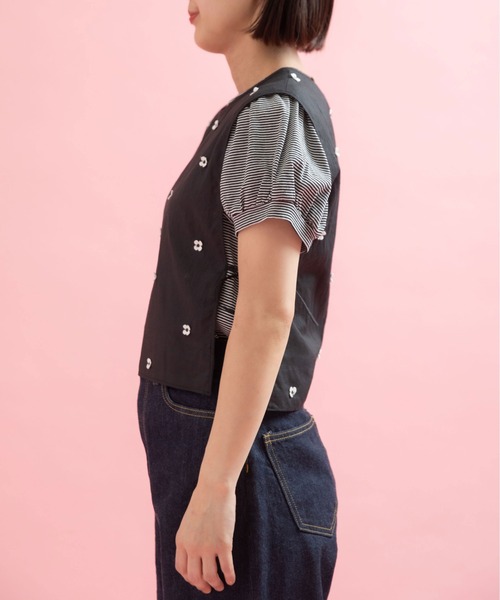 Dot&Stripes CHILD WOMAN(ドットアンドストライプス チャイルドウーマン)の「小花オンケミ刺繍 スクエアベスト(ベスト・レディース・ブラック/その他/ホワイト・FREE)」の20枚目の写真