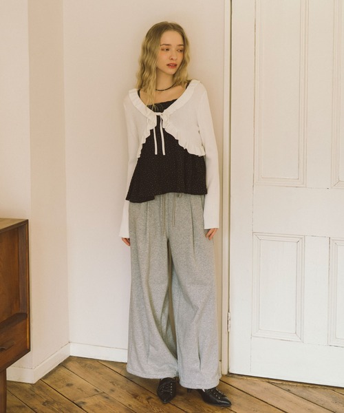 archives（アルシーヴ）の「フリルニットＣＤ×ドットキャミビスチェＳＥＴ（アンサンブル・レディース・グレー/オフホワイト/アイボリー/ブラック・MEDIUM）」の9枚目の写真