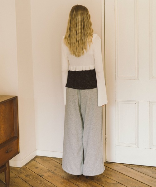 archives（アルシーヴ）の「フリルニットＣＤ×ドットキャミビスチェＳＥＴ（アンサンブル・レディース・グレー/オフホワイト/アイボリー/ブラック・MEDIUM）」の11枚目の写真