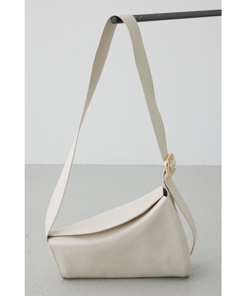 AZUL by moussy（アズールバイマウジー）の「フェイクレザークロスボディバッグ（ボディバッグ/ウエストポーチ・レディース・ブラック/アイボリー・FREE）」の3枚目の写真