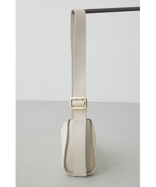 AZUL by moussy（アズールバイマウジー）の「フェイクレザークロスボディバッグ（ボディバッグ/ウエストポーチ・レディース・ブラック/アイボリー・FREE）」の8枚目の写真