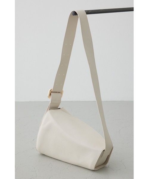 AZUL by moussy（アズールバイマウジー）の「フェイクレザークロスボディバッグ（ボディバッグ/ウエストポーチ・レディース・ブラック/アイボリー・FREE）」の9枚目の写真