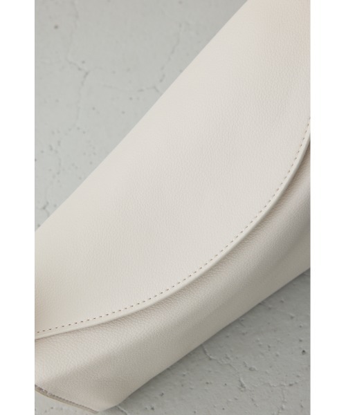 AZUL by moussy（アズールバイマウジー）の「フェイクレザークロスボディバッグ（ボディバッグ/ウエストポーチ・レディース・ブラック/アイボリー・FREE）」の11枚目の写真