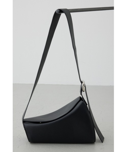 AZUL by moussy（アズールバイマウジー）の「フェイクレザークロスボディバッグ（ボディバッグ/ウエストポーチ・レディース・ブラック/アイボリー・FREE）」の16枚目の写真