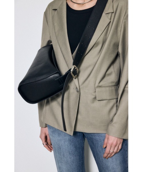 AZUL by moussy（アズールバイマウジー）の「フェイクレザークロスボディバッグ（ボディバッグ/ウエストポーチ・レディース・ブラック/アイボリー・FREE）」の19枚目の写真