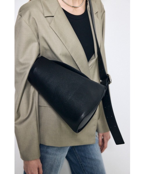 AZUL by moussy（アズールバイマウジー）の「フェイクレザークロスボディバッグ（ボディバッグ/ウエストポーチ・レディース・ブラック/アイボリー・FREE）」の20枚目の写真