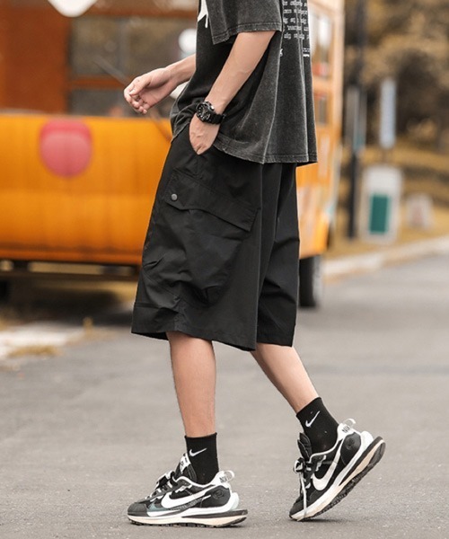 Ressaca(レサーカ)の「ワイドシルエットイージーカーゴショートパンツ(カーゴパンツ・メンズ・ブラック/カーキ・M/L/XL)」の8枚目の写真