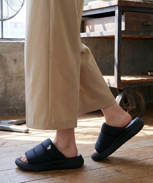 U.S. POLO ASSN.(ユーエスポロアッスン)の「【U.S. POLO ASSN./ユーエスポロアッスン】超軽量 パフィスライドサンダル(サンダル・レディース・ホワイト/グレー/カーキ/ブラック・24.5cm/22.5cm/23cm/23.5cm/24cm)」の2枚目の写真