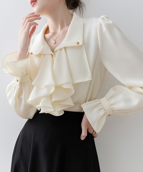 &soiree(アンドソワレ)の「クラシカルドレープブラウス(シャツ/ブラウス・レディース・アイボリー・LARGE/MEDIUM/SMALL/X-LARGE)」の2枚目の写真