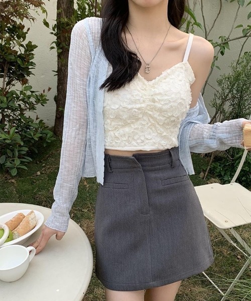 Beststore(ベストストア)の「3D立体花びら チュールキャミソール クロップド丈 カップ付き インナー 重ね着 春夏 トップス 華やか(キャミソール・レディース・アイボリー/ブラック/ホワイト・FREE)」の3枚目の写真