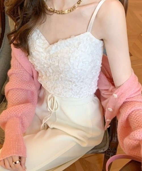 Beststore(ベストストア)の「3D立体花びら チュールキャミソール クロップド丈 カップ付き インナー 重ね着 春夏 トップス 華やか(キャミソール・レディース・アイボリー/ブラック/ホワイト・FREE)」の6枚目の写真