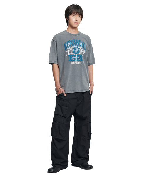 NOMANUAL(NOMANUAL)の「LAYERED ARCH GRAPHIC T-SHIRT - WASHED CHARCOAL(Tシャツ/カットソー・レディース・その他・LARGE/MEDIUM/X-LARGE/SMALL)」の3枚目の写真