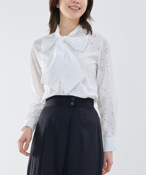 NARACAMICIE（ナラカミーチェ）の「【NARACAMICIE】レースプリントボウタイ長袖ブラウス（シャツ/ブラウス・レディース・ブラック/ホワイト・L/M）」の2枚目の写真