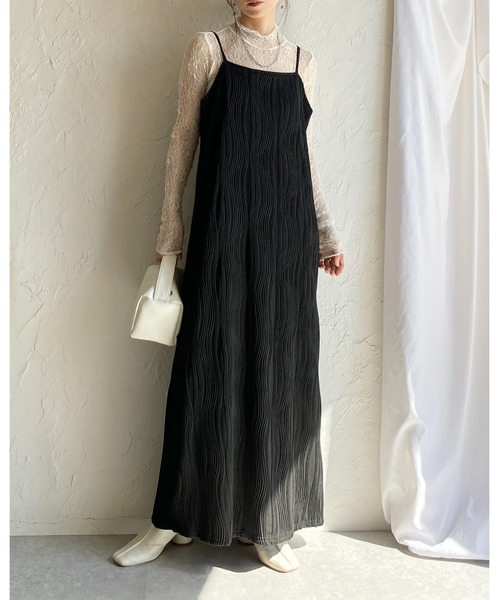 She's Closet(シーズクローゼット)の「ウェーブ波柄 ロング丈 ピンタック プリーツキャミワンピース(ワンピース・レディース・アイボリー/ブラック/ブラウン・FREE)」の8枚目の写真