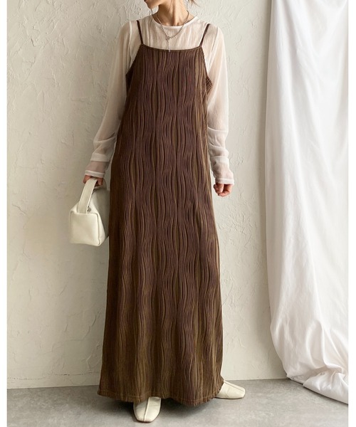 She's Closet(シーズクローゼット)の「ウェーブ波柄 ロング丈 ピンタック プリーツキャミワンピース(ワンピース・レディース・アイボリー/ブラック/ブラウン・FREE)」の11枚目の写真