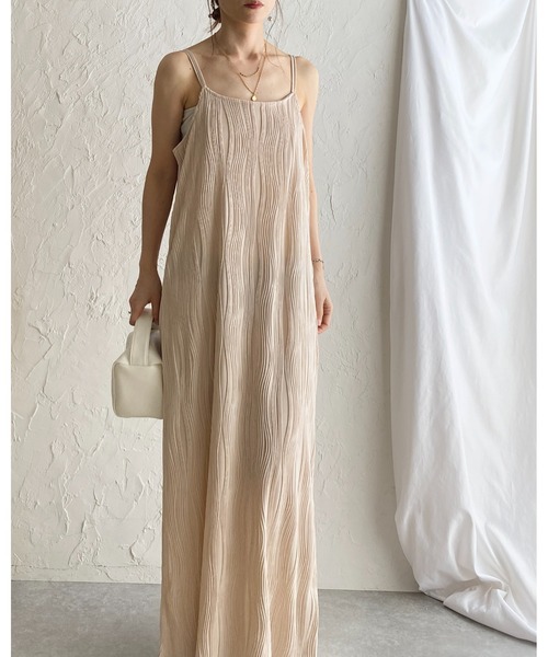 She's Closet(シーズクローゼット)の「ウェーブ波柄 ロング丈 ピンタック プリーツキャミワンピース(ワンピース・レディース・アイボリー/ブラック/ブラウン・FREE)」の14枚目の写真