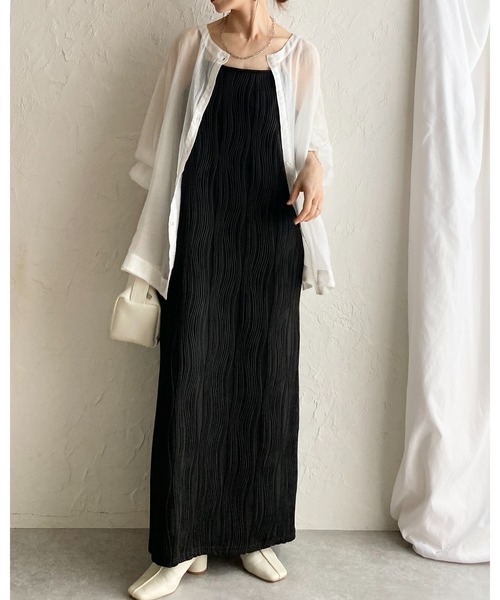 She's Closet(シーズクローゼット)の「ウェーブ波柄 ロング丈 ピンタック プリーツキャミワンピース(ワンピース・レディース・アイボリー/ブラック/ブラウン・FREE)」の16枚目の写真
