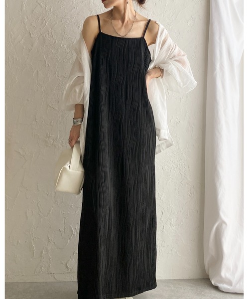 She's Closet(シーズクローゼット)の「ウェーブ波柄 ロング丈 ピンタック プリーツキャミワンピース(ワンピース・レディース・アイボリー/ブラック/ブラウン・FREE)」の17枚目の写真
