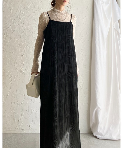 She's Closet(シーズクローゼット)の「ウェーブ波柄 ロング丈 ピンタック プリーツキャミワンピース(ワンピース・レディース・アイボリー/ブラック/ブラウン・FREE)」の18枚目の写真