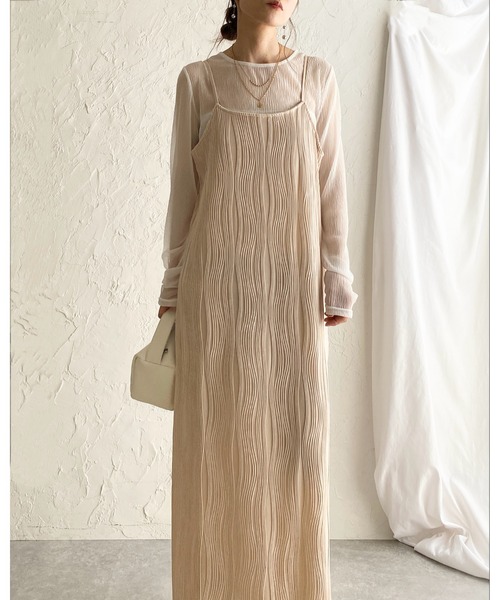 She's Closet(シーズクローゼット)の「ウェーブ波柄 ロング丈 ピンタック プリーツキャミワンピース(ワンピース・レディース・アイボリー/ブラック/ブラウン・FREE)」の20枚目の写真