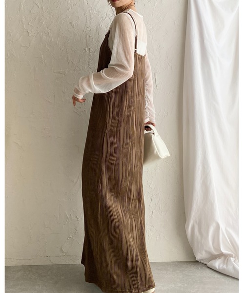 She's Closet(シーズクローゼット)の「ウェーブ波柄 ロング丈 ピンタック プリーツキャミワンピース(ワンピース・レディース・アイボリー/ブラック/ブラウン・FREE)」の22枚目の写真