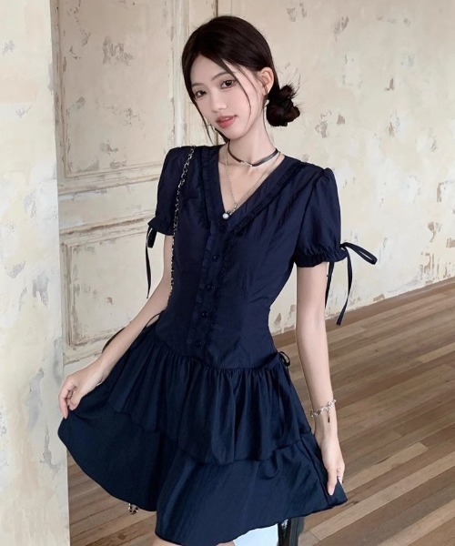 Ritzy(リッツィー)の「フリル V ネック パフスリーブ ティアードミニワンピース(ワンピース・レディース・ネイビー・M)」の4枚目の写真