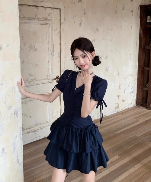 Ritzy(リッツィー)の「フリル V ネック パフスリーブ ティアードミニワンピース(ワンピース・レディース・ネイビー・M)」の8枚目の写真