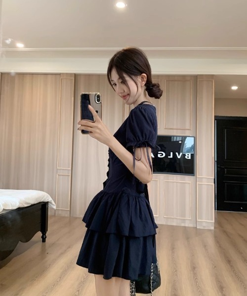 Ritzy(リッツィー)の「フリル V ネック パフスリーブ ティアードミニワンピース(ワンピース・レディース・ネイビー・M)」の12枚目の写真