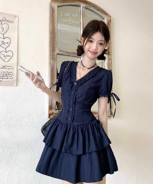 Ritzy(リッツィー)の「フリル V ネック パフスリーブ ティアードミニワンピース(ワンピース・レディース・ネイビー・M)」の13枚目の写真