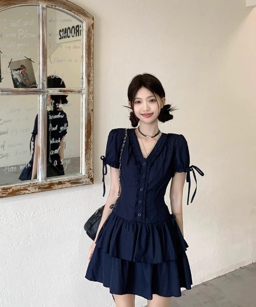Ritzy(リッツィー)の「フリル V ネック パフスリーブ ティアードミニワンピース(ワンピース・レディース・ネイビー・M)」の14枚目の写真