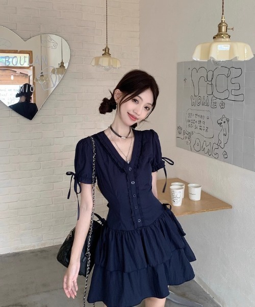 Ritzy(リッツィー)の「フリル V ネック パフスリーブ ティアードミニワンピース(ワンピース・レディース・ネイビー・M)」の15枚目の写真