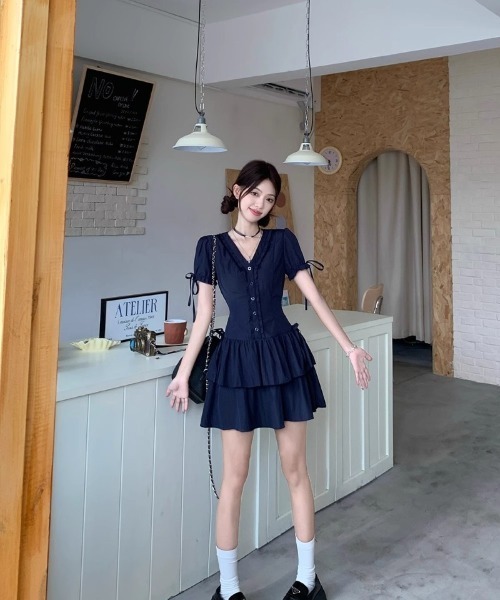 Ritzy(リッツィー)の「フリル V ネック パフスリーブ ティアードミニワンピース(ワンピース・レディース・ネイビー・M)」の17枚目の写真